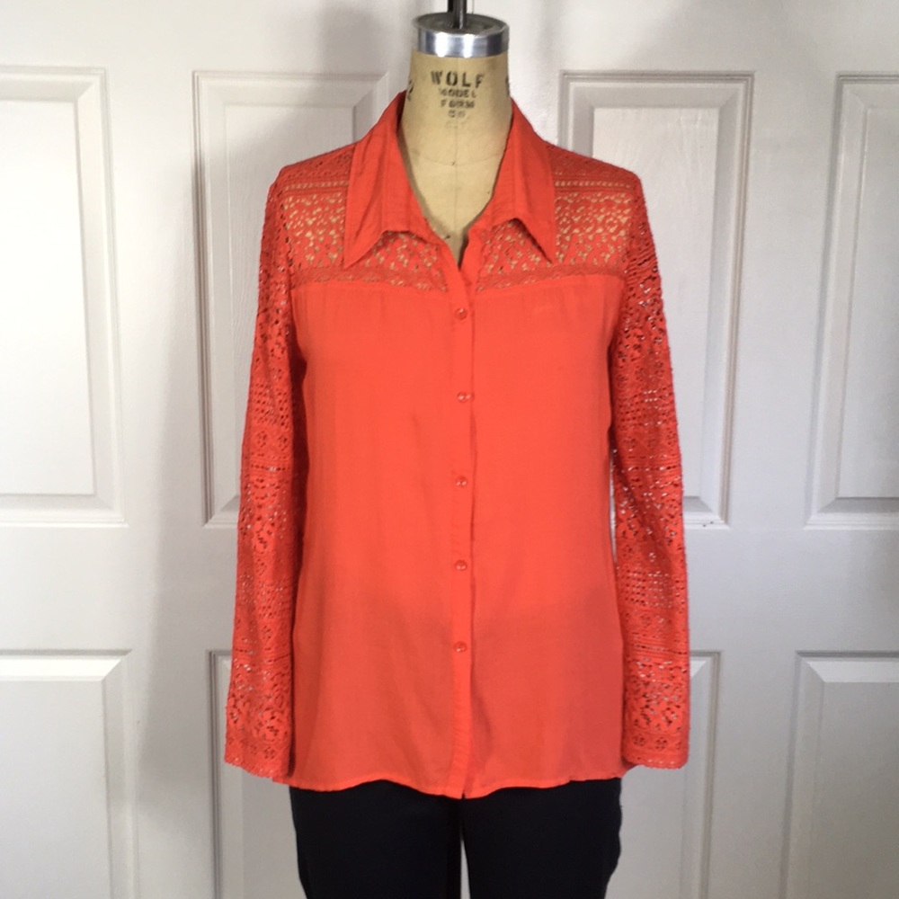 NWT  Flowing Blouse with Lace sleeves/trim